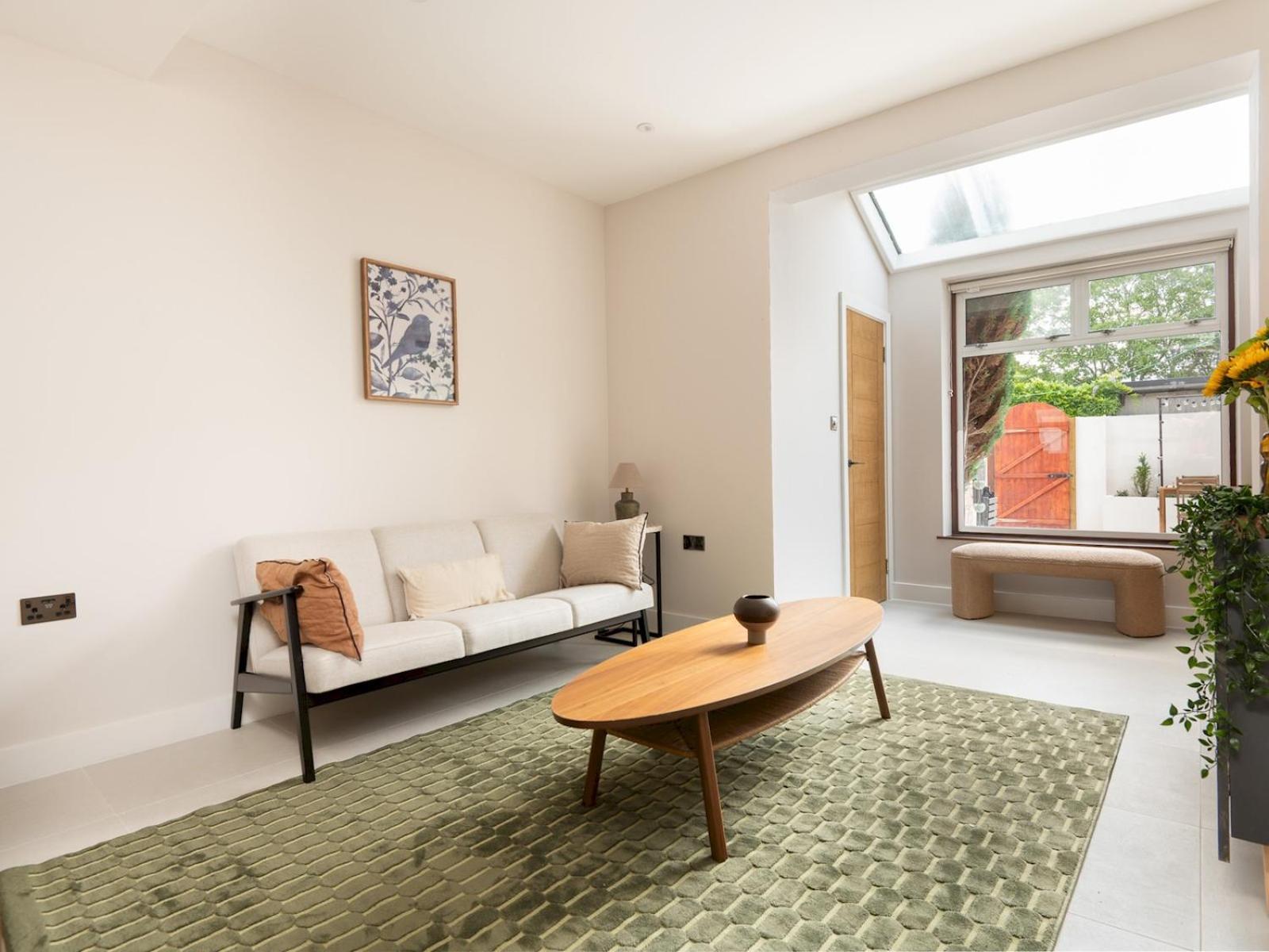 Modern Chic 5br Townhouse - Pass The Keys