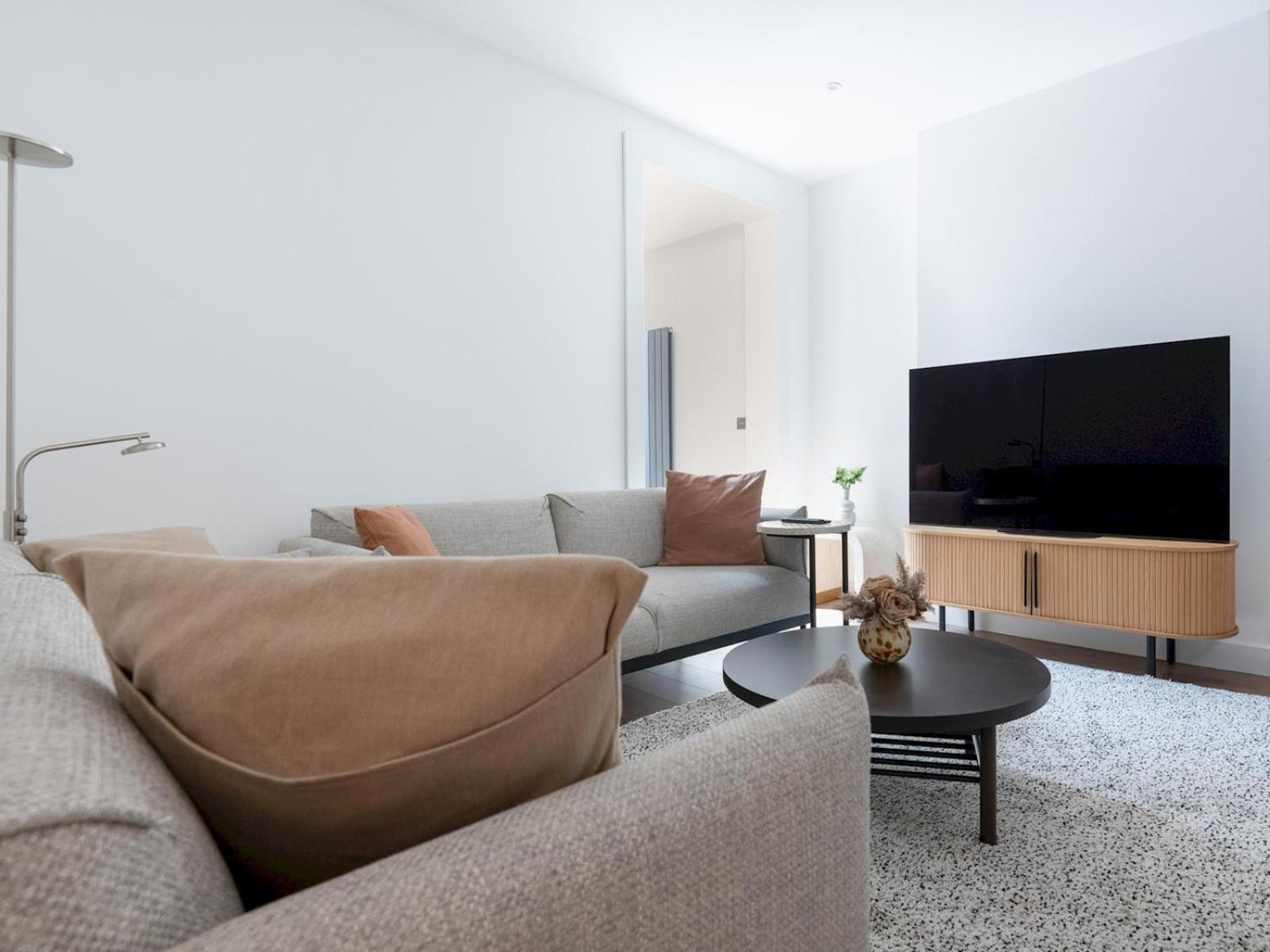 Modern Chic 5br Townhouse - Pass The Keys