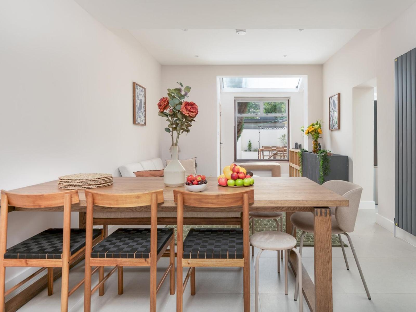 Modern Chic 5br Townhouse - Pass The Keys